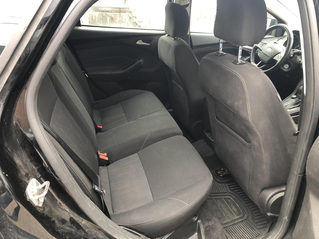 2017 Ford Focus 5DR HB SE Photo