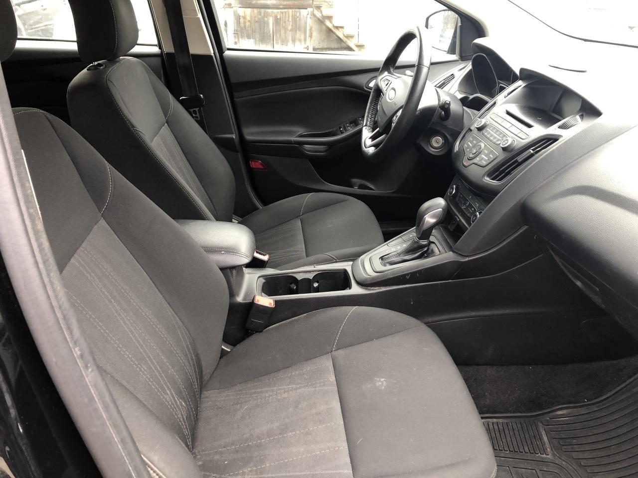 2017 Ford Focus 5DR HB SE Photo