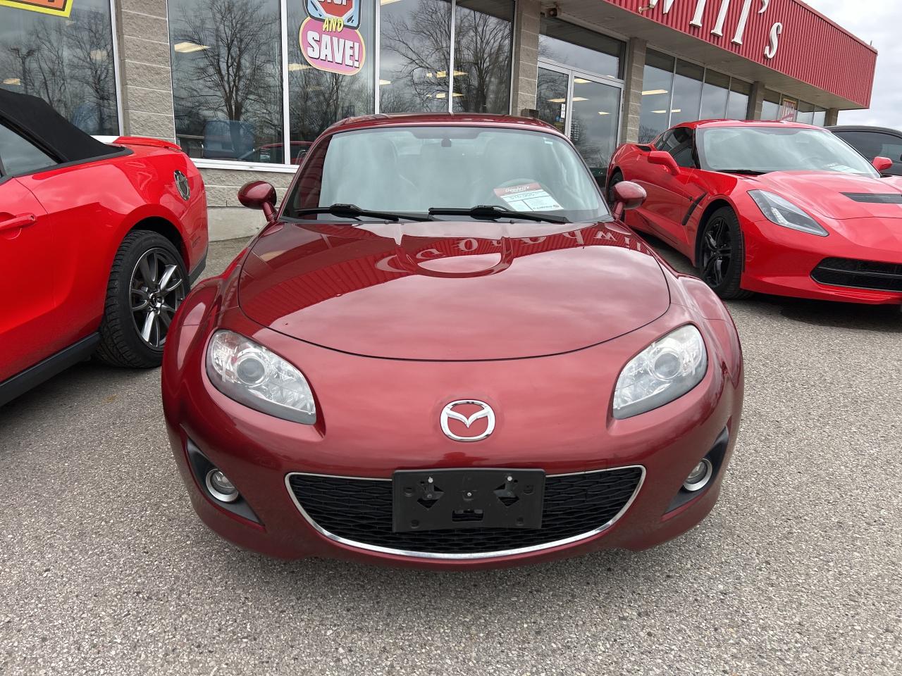 2011 Mazda MX-5 6 SPEED MANUAL, CONVERTIBLE, HEATED LEATHER! Photo