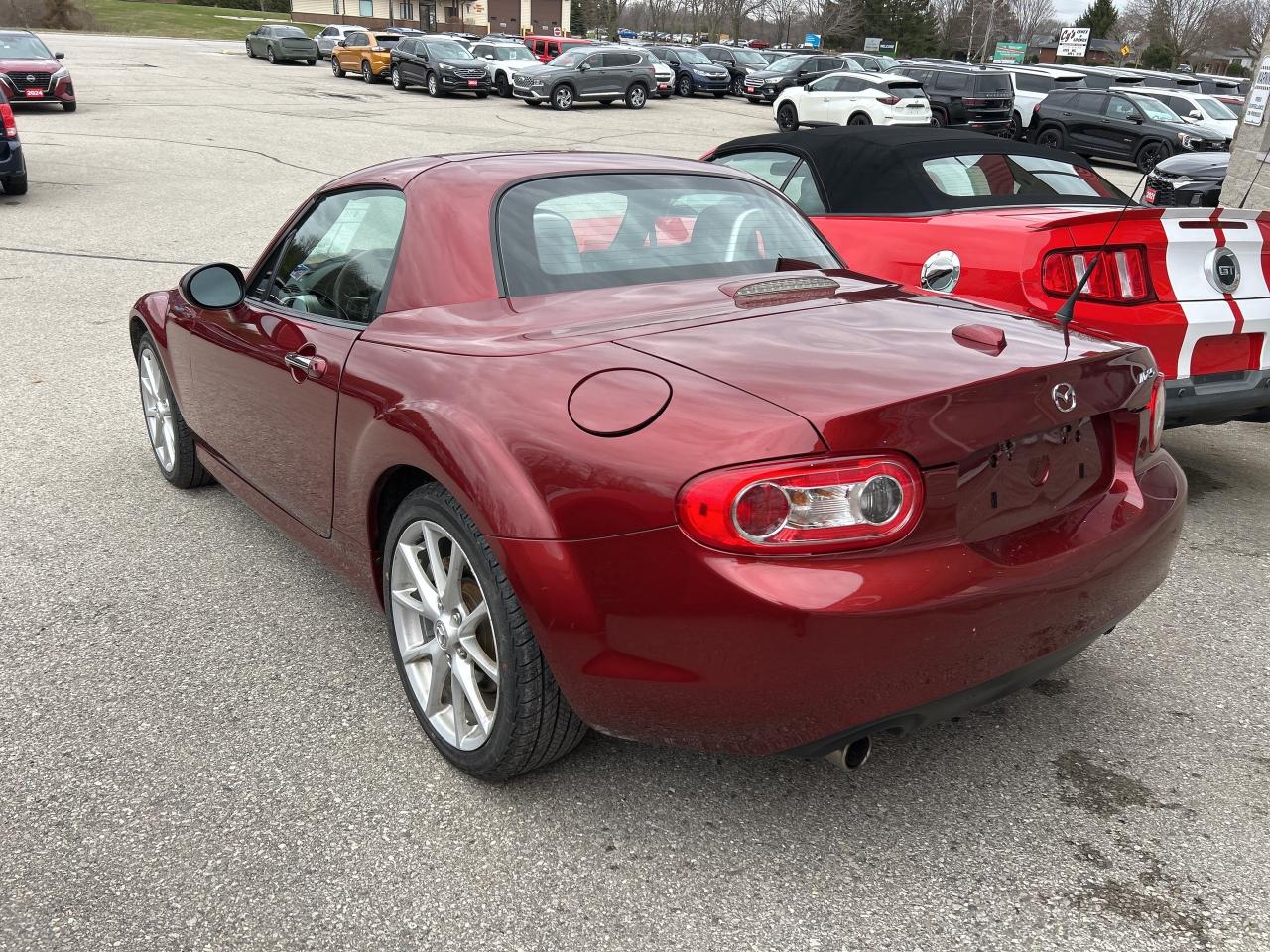 2011 Mazda MX-5 6 SPEED MANUAL, CONVERTIBLE, HEATED LEATHER! Photo