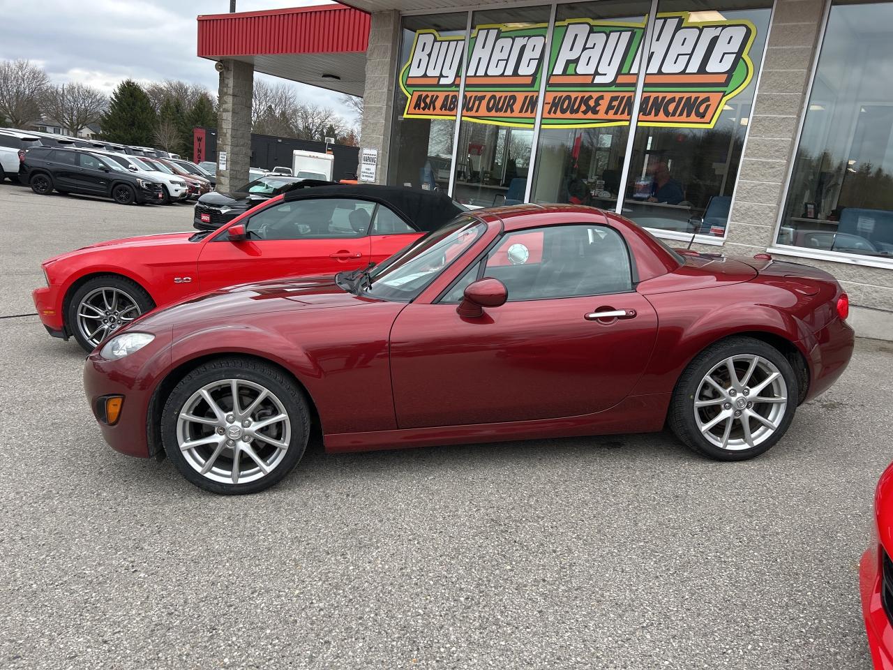 2011 Mazda MX-5 6 SPEED MANUAL, CONVERTIBLE, HEATED LEATHER! Photo