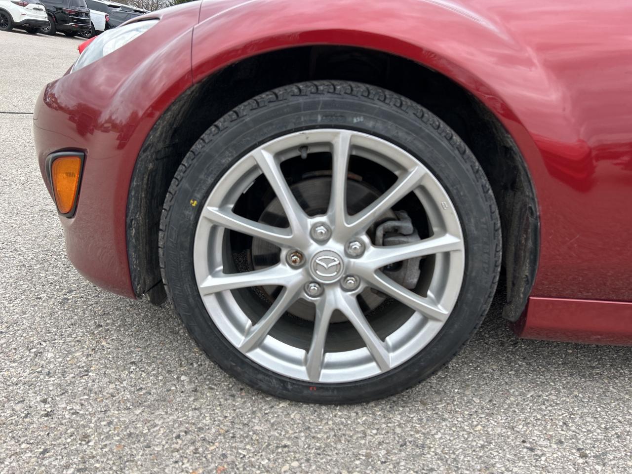 2011 Mazda MX-5 6 SPEED MANUAL, CONVERTIBLE, HEATED LEATHER! Photo