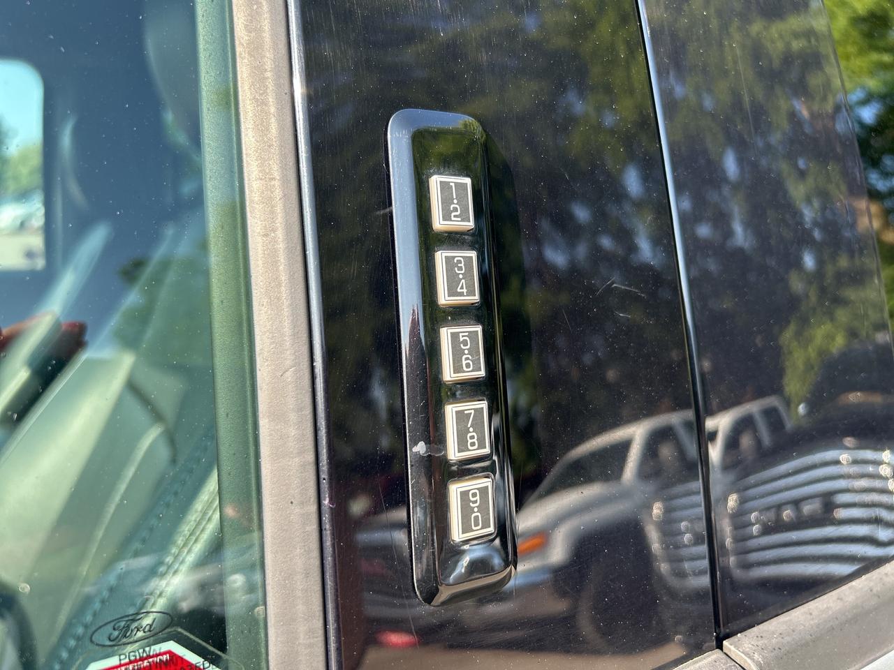 2018 Ford F-150 LARIAT, 3.5L, CLEAN CARFAX, HEATED/ COOLED LEATHER Photo