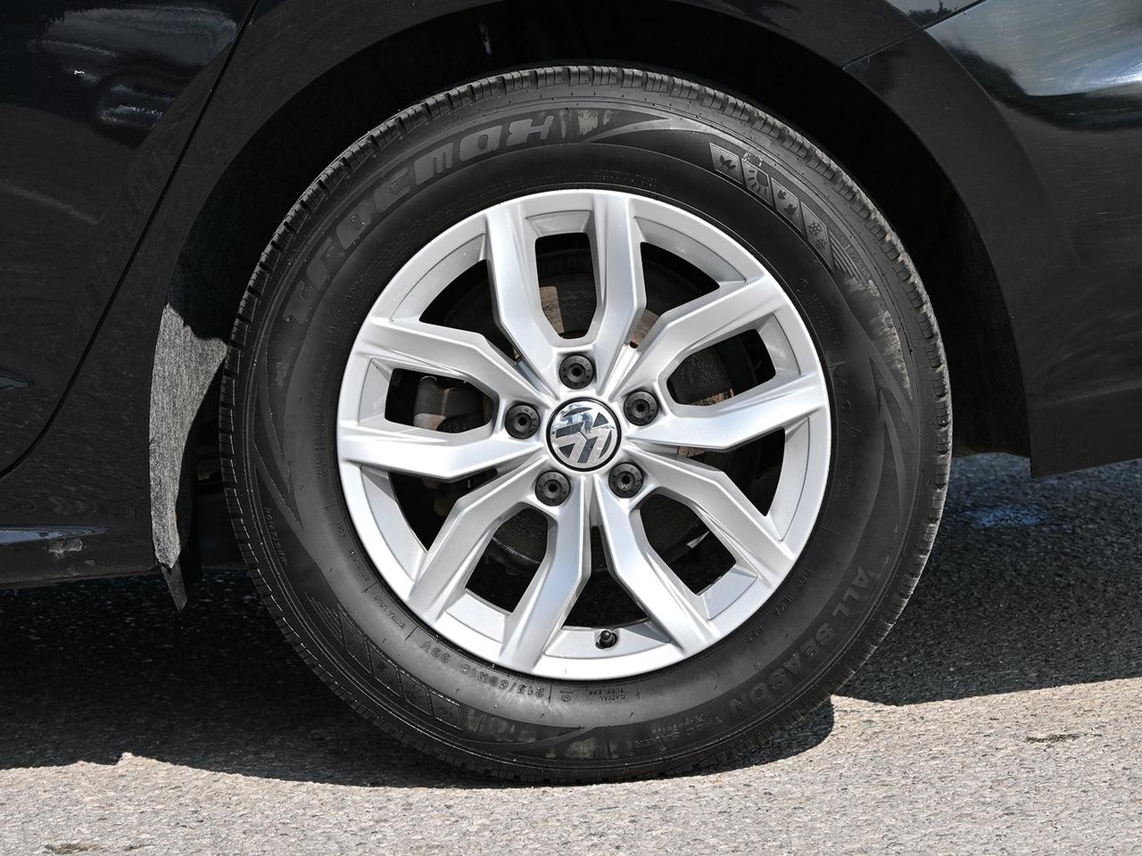 2020 Volkswagen Passat Comfortline Auto ~Bluetooth ~Backup Cam Photo