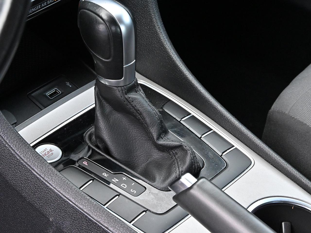 2020 Volkswagen Passat Comfortline Auto ~Bluetooth ~Backup Cam Photo