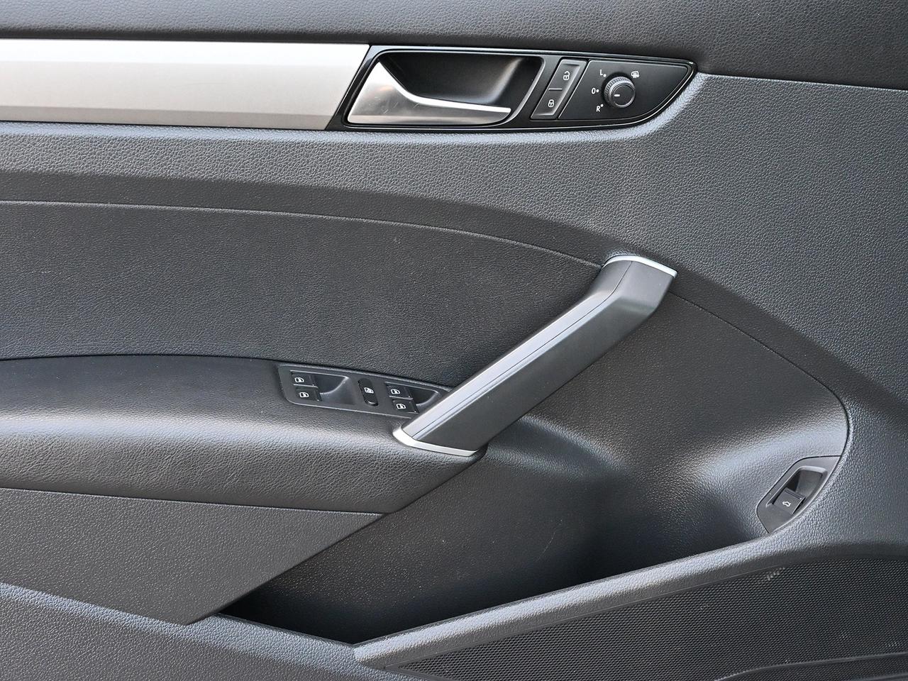 2020 Volkswagen Passat Comfortline Auto ~Bluetooth ~Backup Cam Photo