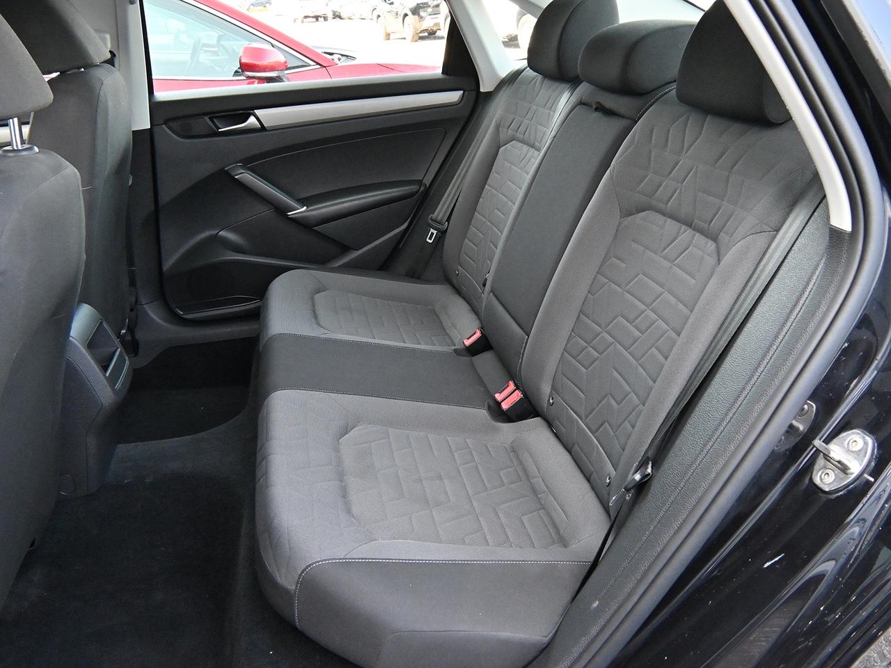 2020 Volkswagen Passat Comfortline Auto ~Bluetooth ~Backup Cam Photo