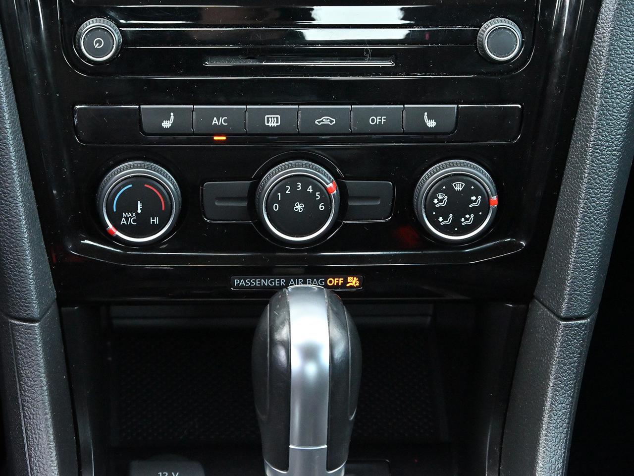 2020 Volkswagen Passat Comfortline Auto ~Bluetooth ~Backup Cam Photo