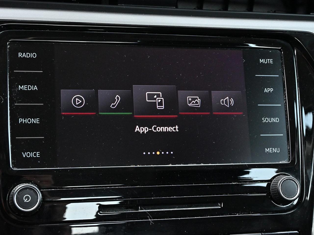 2020 Volkswagen Passat Comfortline Auto ~Bluetooth ~Backup Cam Photo