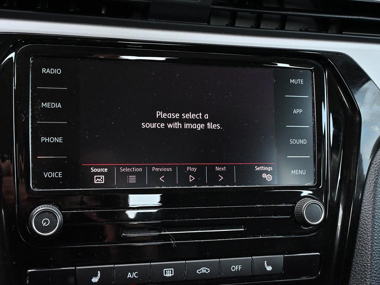 2020 Volkswagen Passat Comfortline Auto ~Bluetooth ~Backup Cam Photo