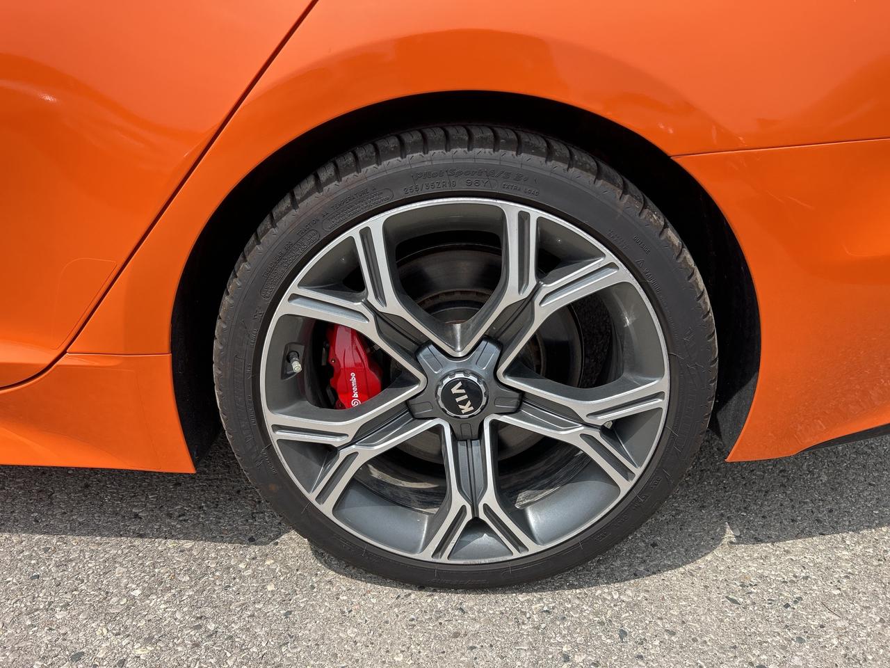 2021 Kia Stinger GT, SUNROOF, HEATED/ COOLED LEATHER, BACK UP CAM! Photo