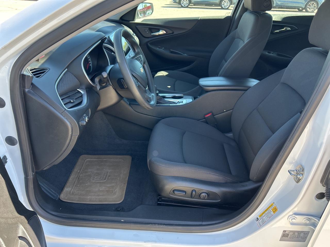 2024 Chevrolet Malibu LT, CLEAN CARFAX, REMOTE START, FACTORY WARRANTY! Photo