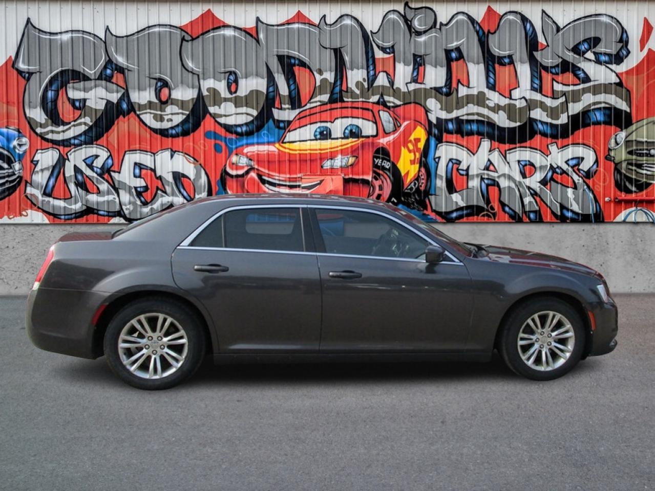 2016 Chrysler 300 TOURING, SUNROOF, LEATHER, REMOTE START! Photo0