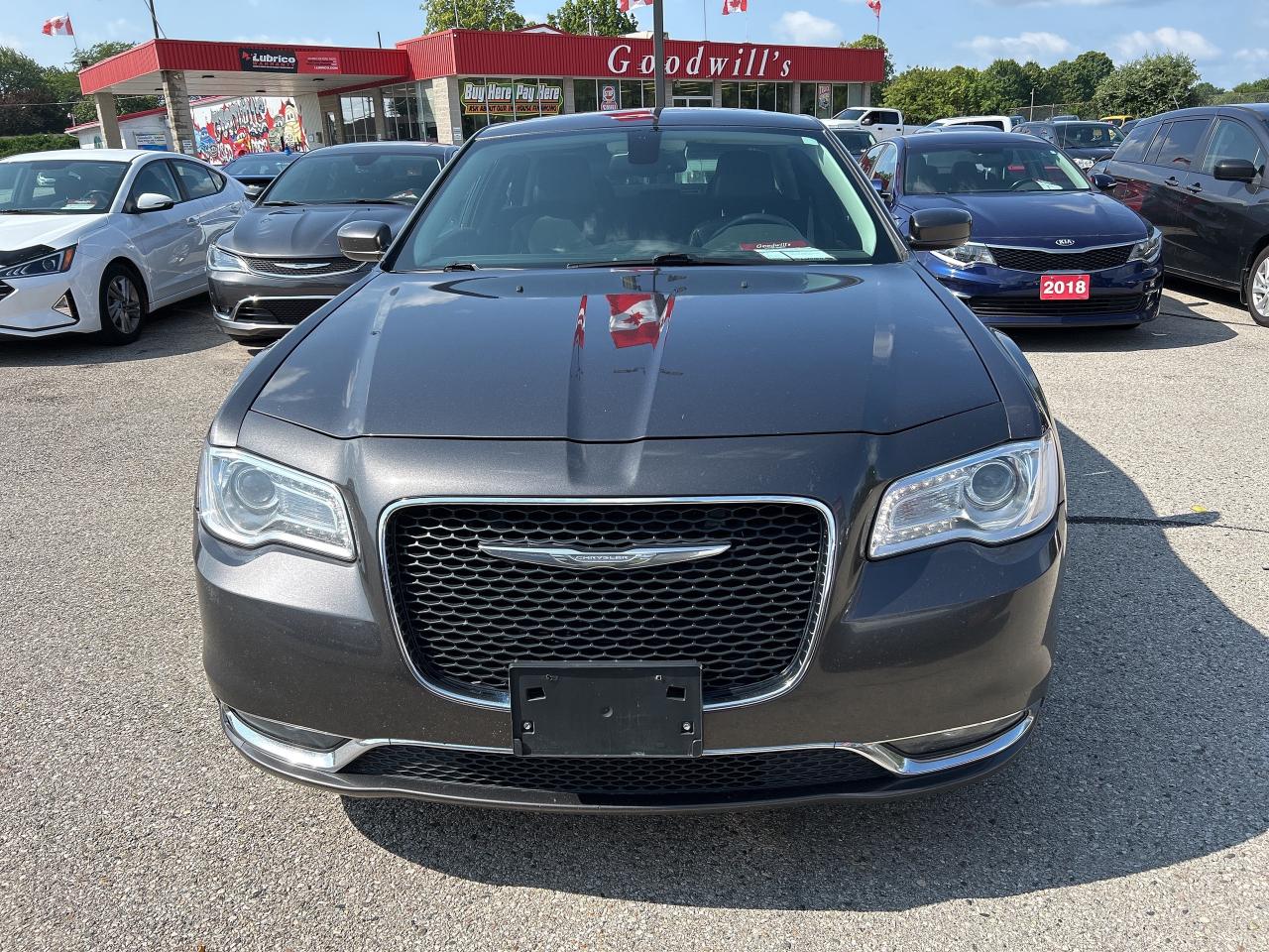 2016 Chrysler 300 TOURING, SUNROOF, LEATHER, REMOTE START! Photo