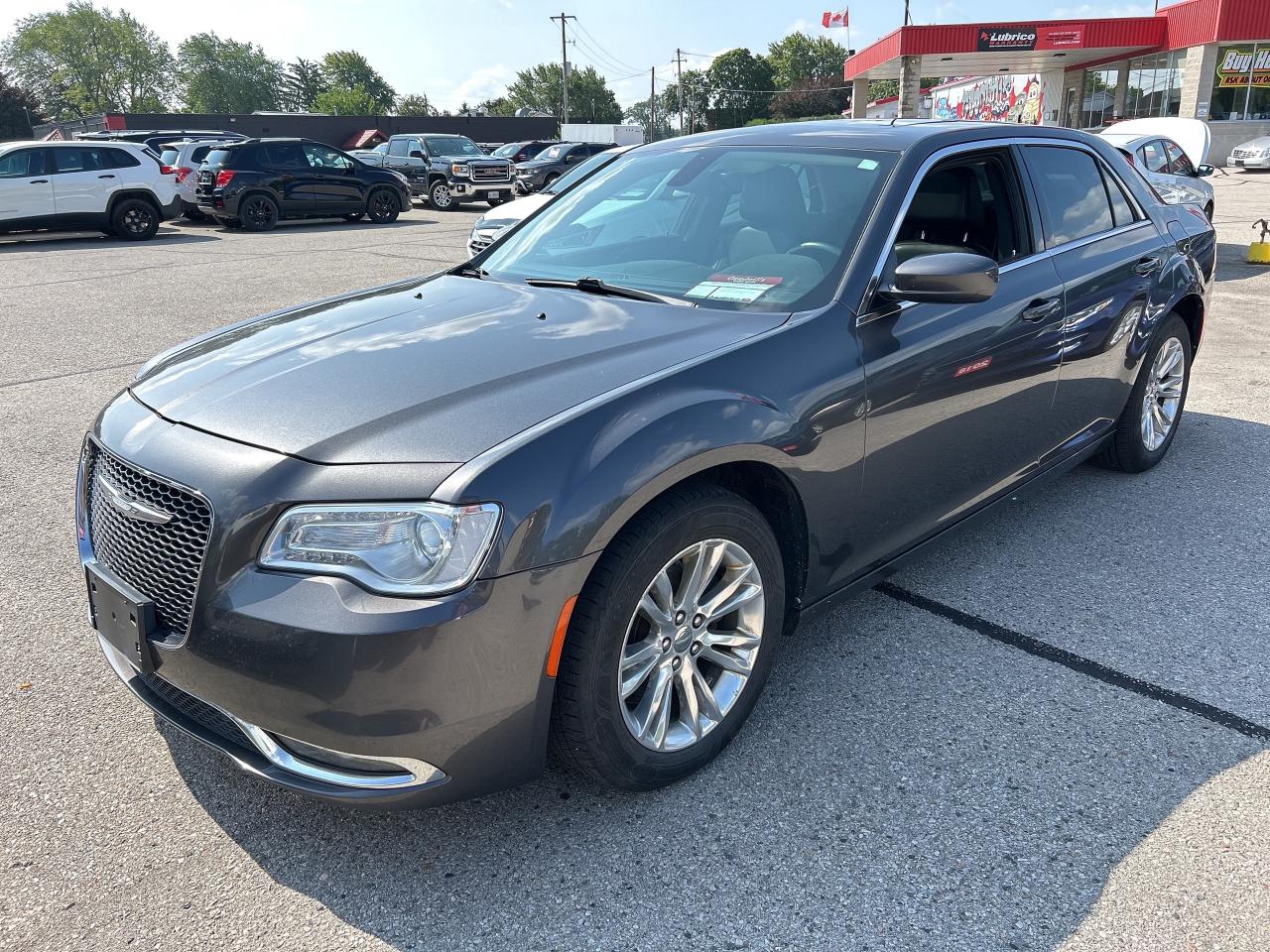 2016 Chrysler 300 TOURING, SUNROOF, LEATHER, REMOTE START! Photo