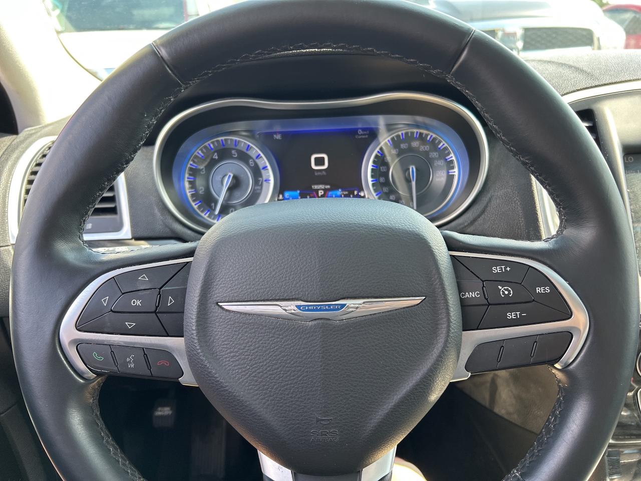 2016 Chrysler 300 TOURING, SUNROOF, LEATHER, REMOTE START! Photo