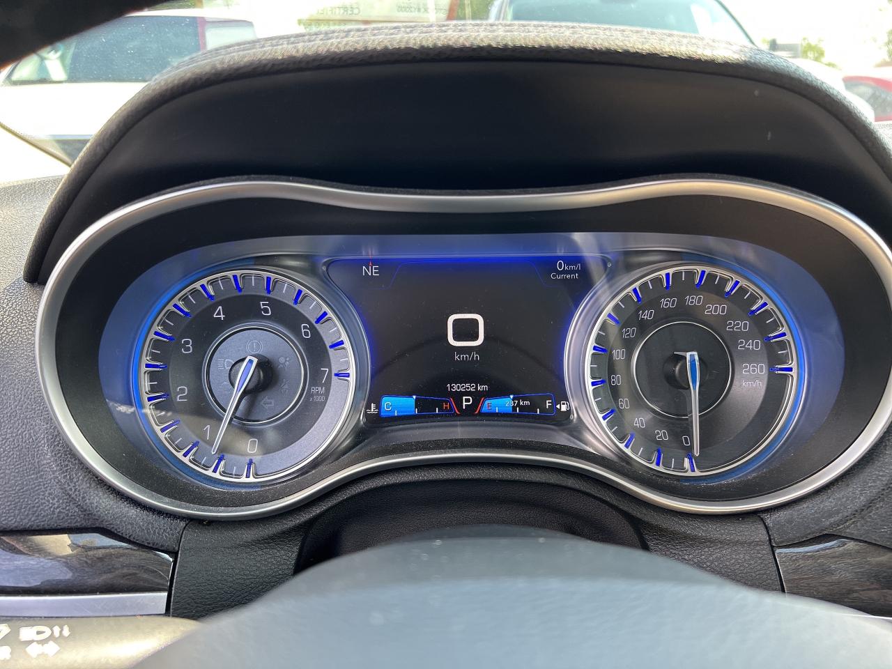 2016 Chrysler 300 TOURING, SUNROOF, LEATHER, REMOTE START! Photo