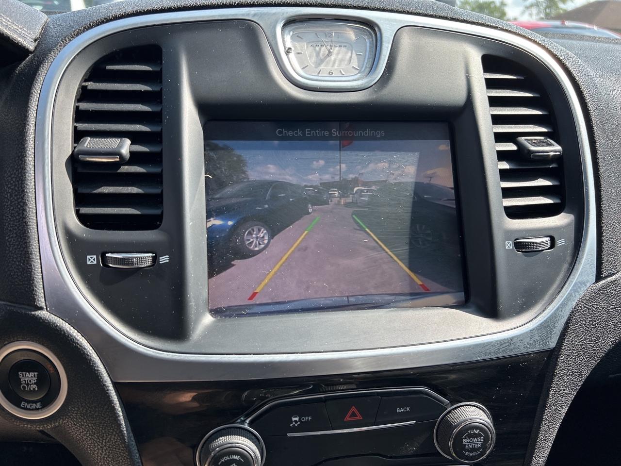 2016 Chrysler 300 TOURING, SUNROOF, LEATHER, REMOTE START! Photo