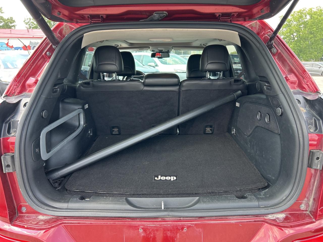 2016 Jeep Cherokee OVERLAND EDITION, HEATED/ COOLED LEATHER SEATS! Photo