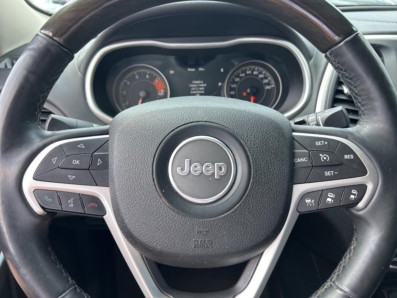 2016 Jeep Cherokee OVERLAND EDITION, HEATED/ COOLED LEATHER SEATS! Photo