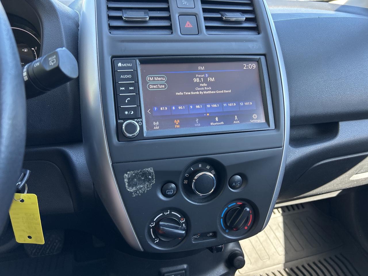 2019 Nissan Versa Note SV, HATCH BACK, GOOD MILEAGE, HEATED SEATS! Photo