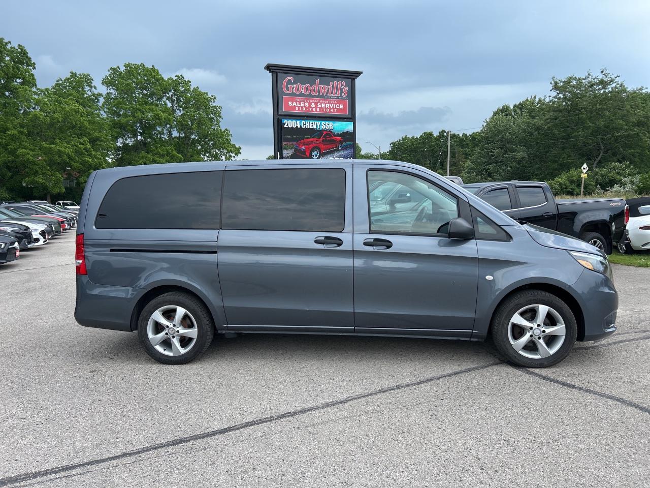 2016 Mercedes-Benz Metris Passenger Van 8 PASSENGER, POWER SLIDING DOORS, NAVIGATION! Photo4
