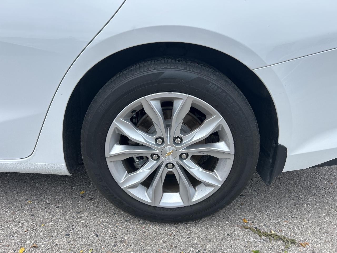 2020 Chevrolet Malibu LT, CLEAN CARFAX, HEATED SEATS, REMOTE START! Photo