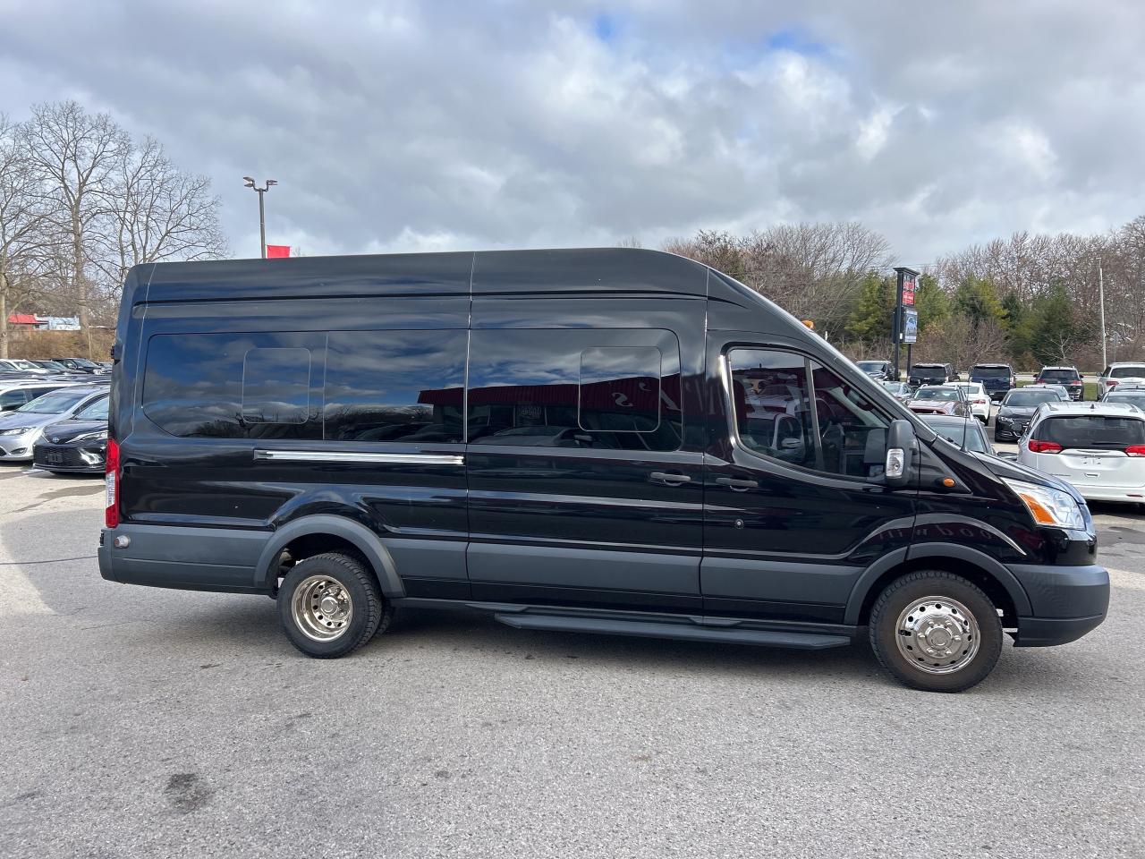 2018 Ford Transit Passenger Wagon T-350 HEAVY DUTY, ECOBOOST, CLEAN CARFAX, 11 PASS! Photo4