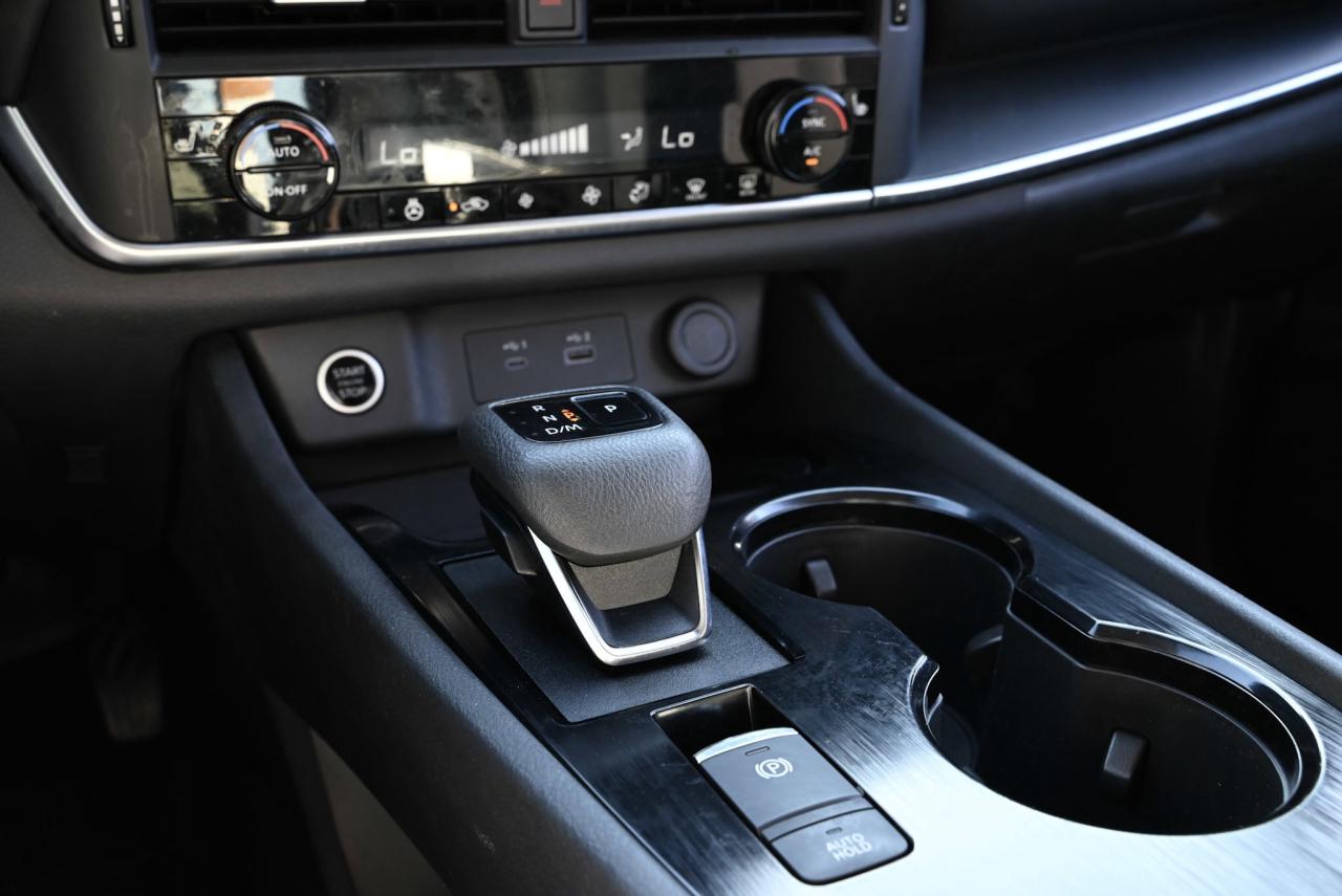 2023 Nissan Rogue S PKG, LOW KILO, NO ACCIDENTS, FULLY SERVICED Photo