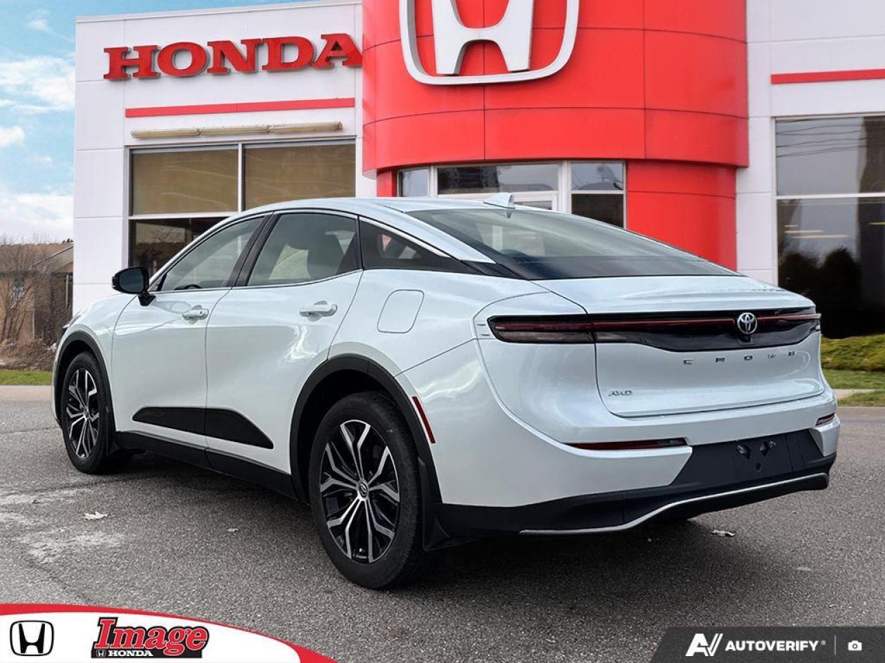 2023 Toyota Crown XLE HYBRID   SNOW TIRES INCLUDED   APPLE CARPLAY Photo4