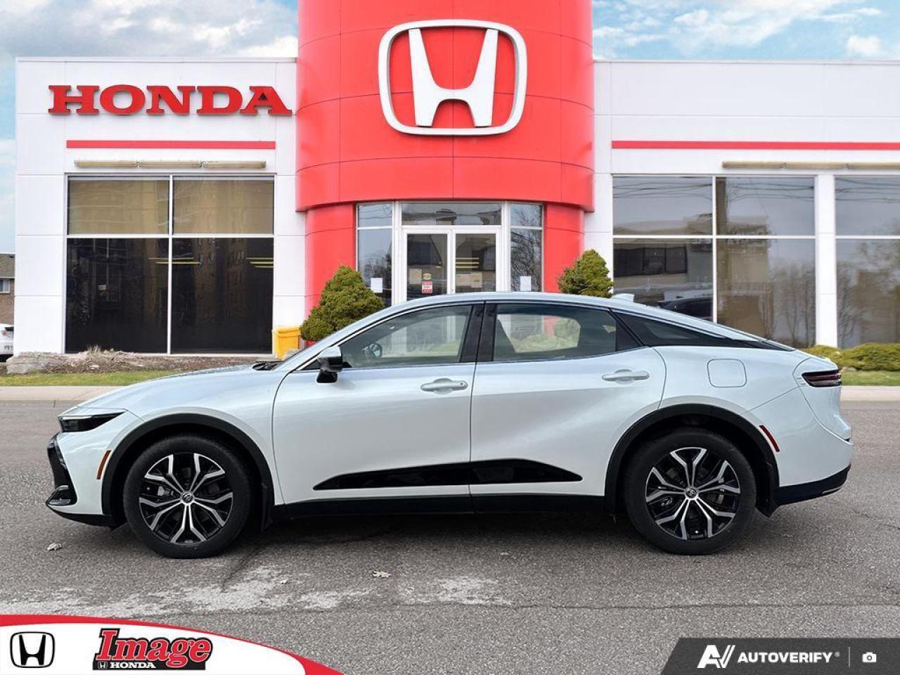 2023 Toyota Crown XLE HYBRID   SNOW TIRES INCLUDED   APPLE CARPLAY Photo3