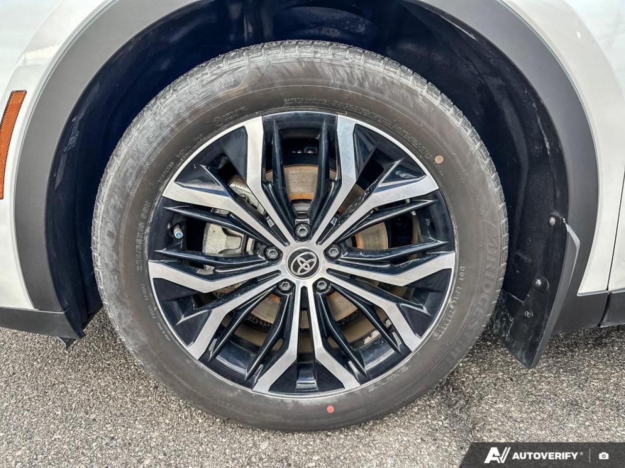 2023 Toyota Crown XLE HYBRID   SNOW TIRES INCLUDED   APPLE CARPLAY Photo