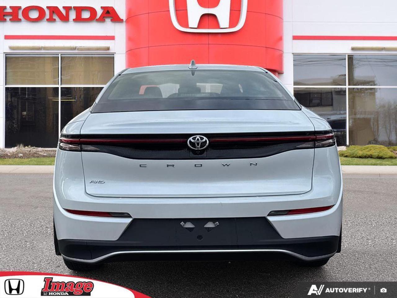 2023 Toyota Crown XLE HYBRID   SNOW TIRES INCLUDED   APPLE CARPLAY Photo