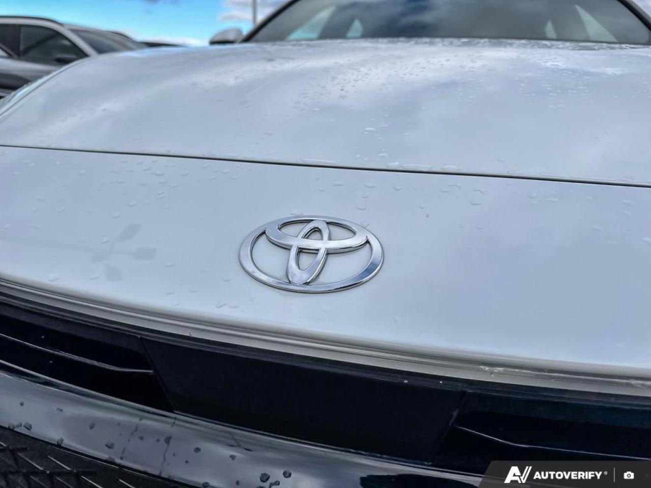 2023 Toyota Crown XLE HYBRID   SNOW TIRES INCLUDED   APPLE CARPLAY Photo