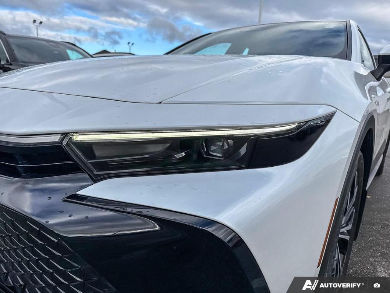 2023 Toyota Crown XLE HYBRID   SNOW TIRES INCLUDED   APPLE CARPLAY Photo