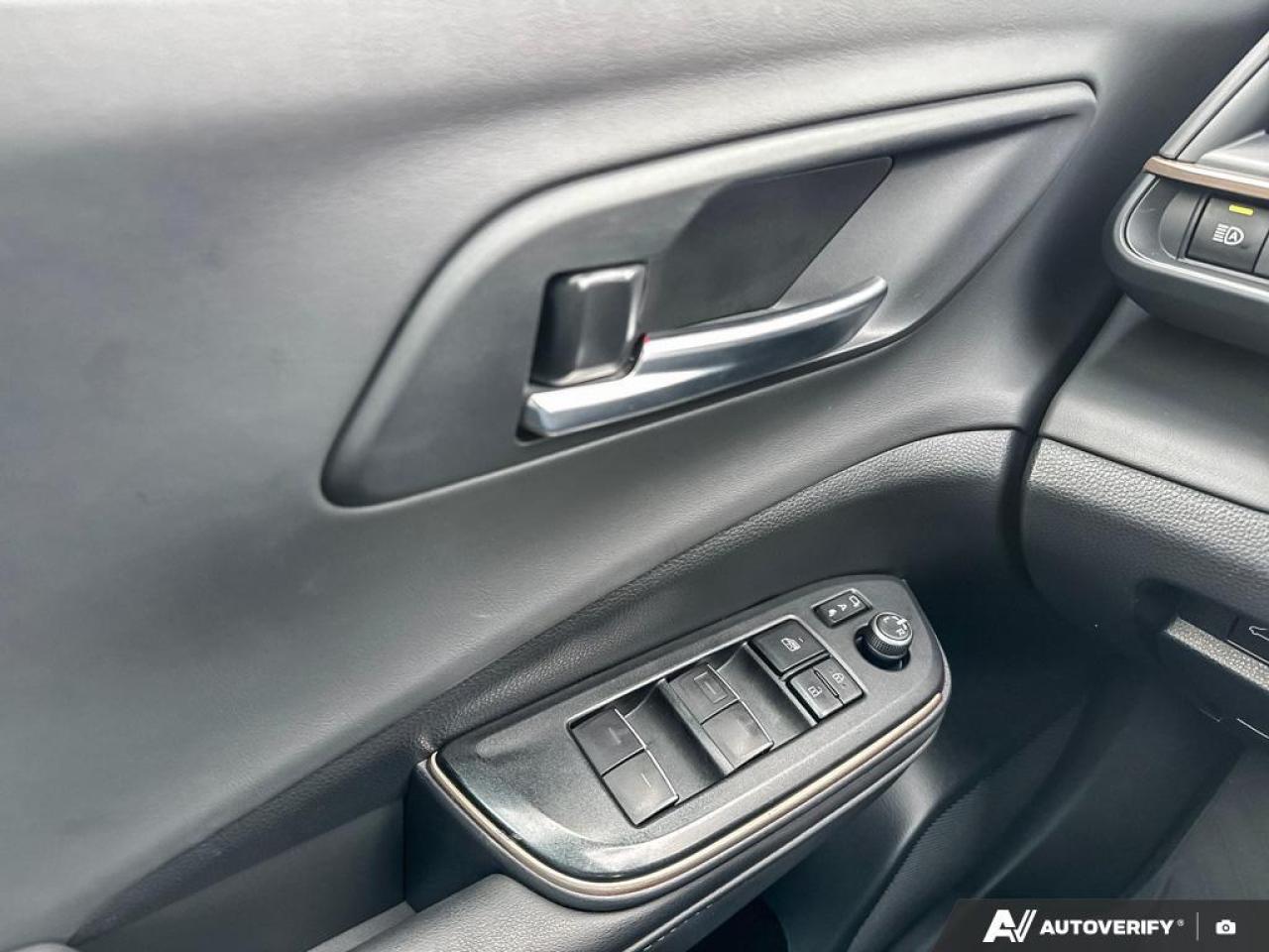 2023 Toyota Crown XLE HYBRID   SNOW TIRES INCLUDED   APPLE CARPLAY Photo