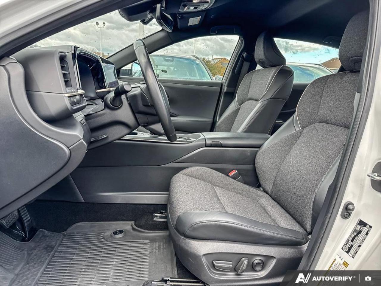 2023 Toyota Crown XLE HYBRID   SNOW TIRES INCLUDED   APPLE CARPLAY Photo