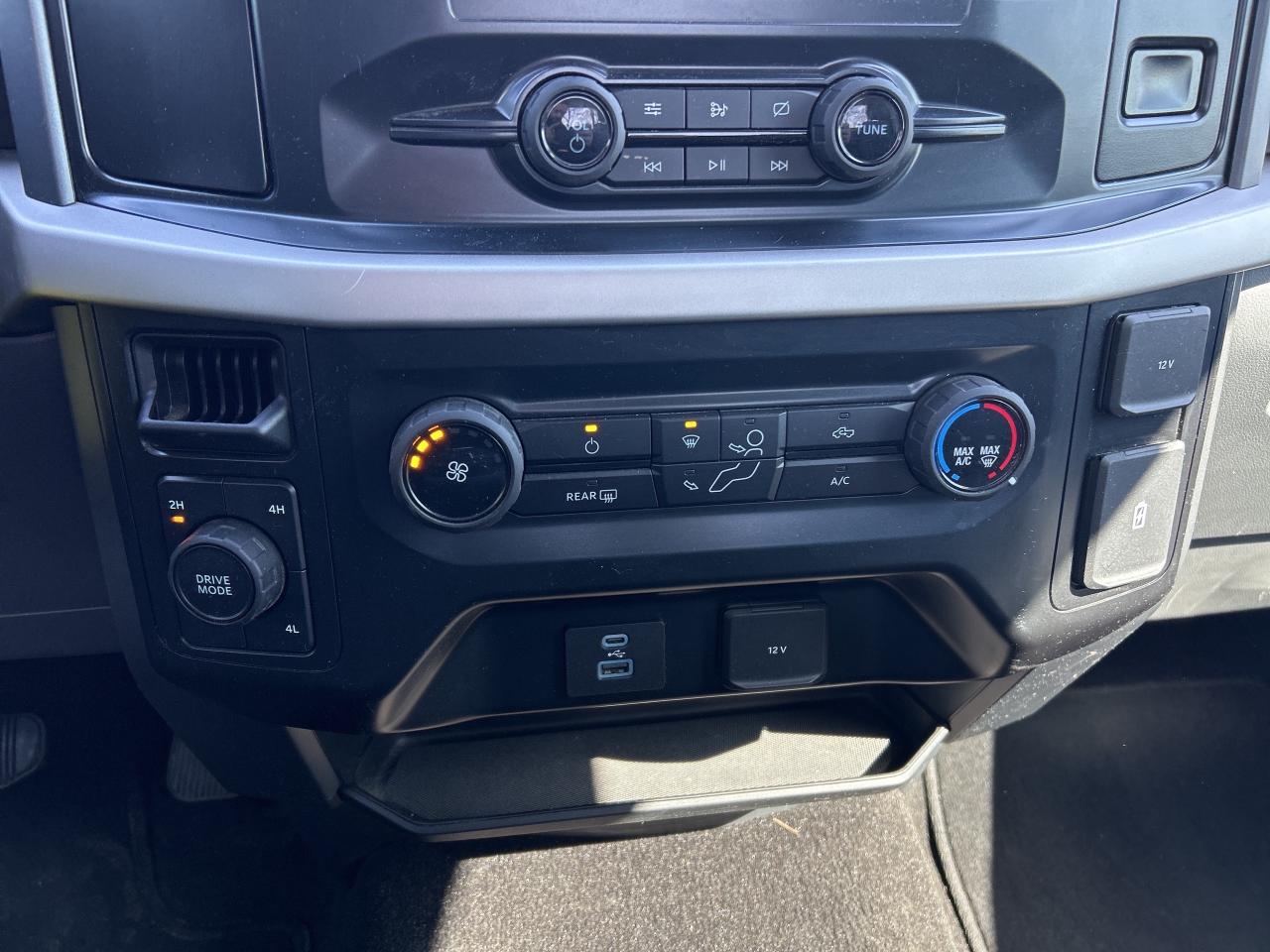 2021 Ford F-150 XLT, CLEAN CARFAX, 4X4, BOX LINER Photo