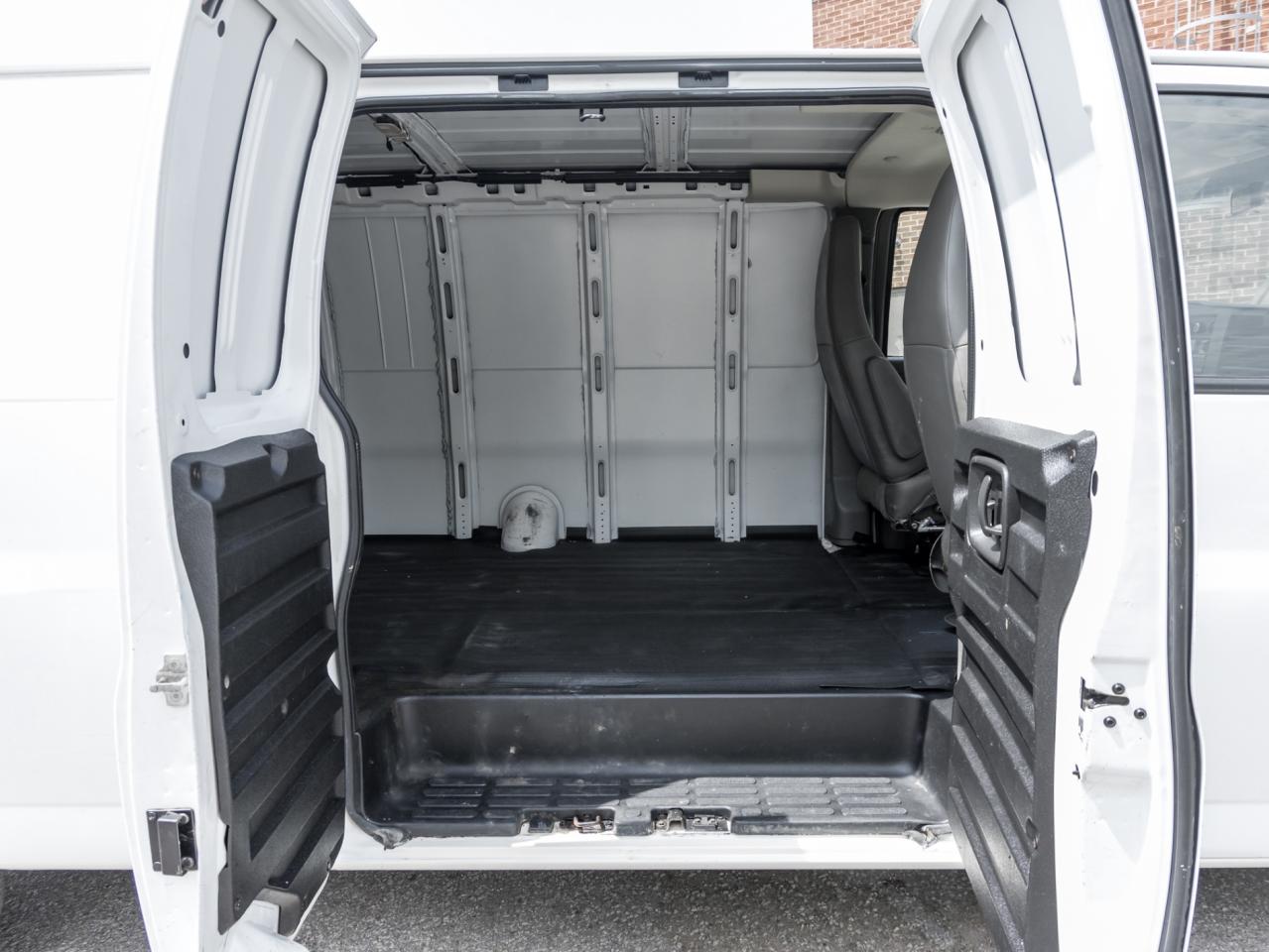 2020 Chevrolet Express RWD 2500 155  !! NO ACCIDENT !! Photo