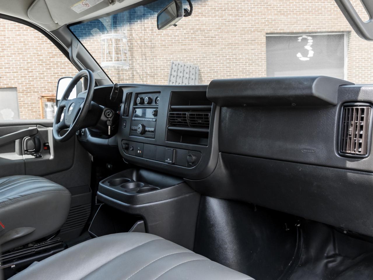 2020 Chevrolet Express RWD 2500 155  !! NO ACCIDENT !! Photo