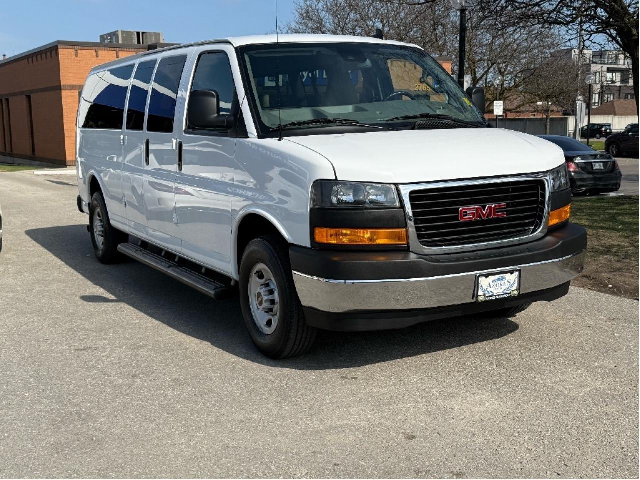 2023 GMC Savana Passenger 15 Passenger 3500 Only 28,928km Warranty Certified Photo