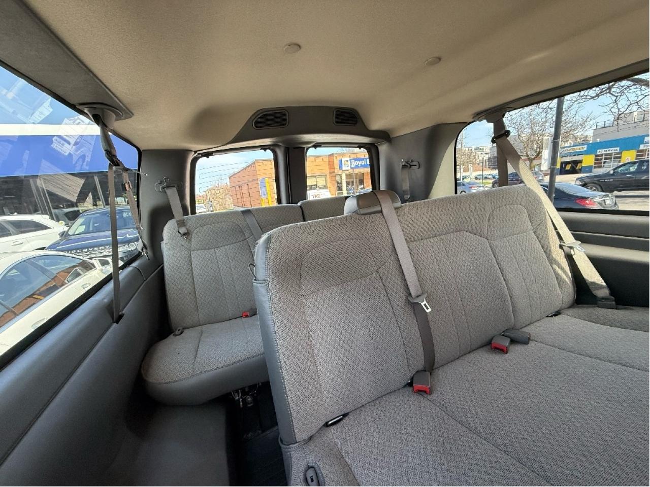 2023 GMC Savana Passenger 15 Passenger 3500 Only 28,928km Warranty Certified Photo