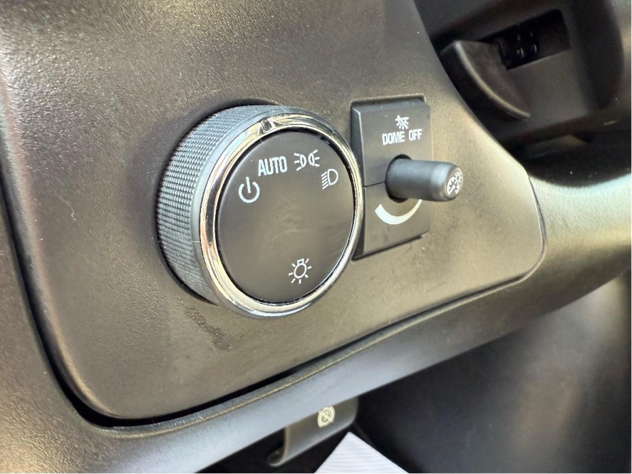 2023 GMC Savana Passenger 15 Passenger 3500 Only 28,928km Warranty Certified Photo