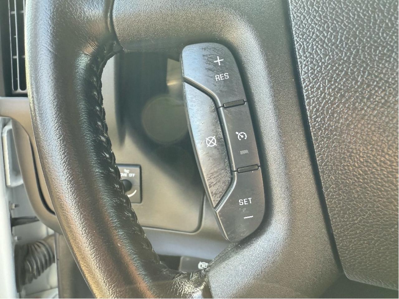 2023 GMC Savana Passenger 15 Passenger 3500 Only 28,928km Warranty Certified Photo