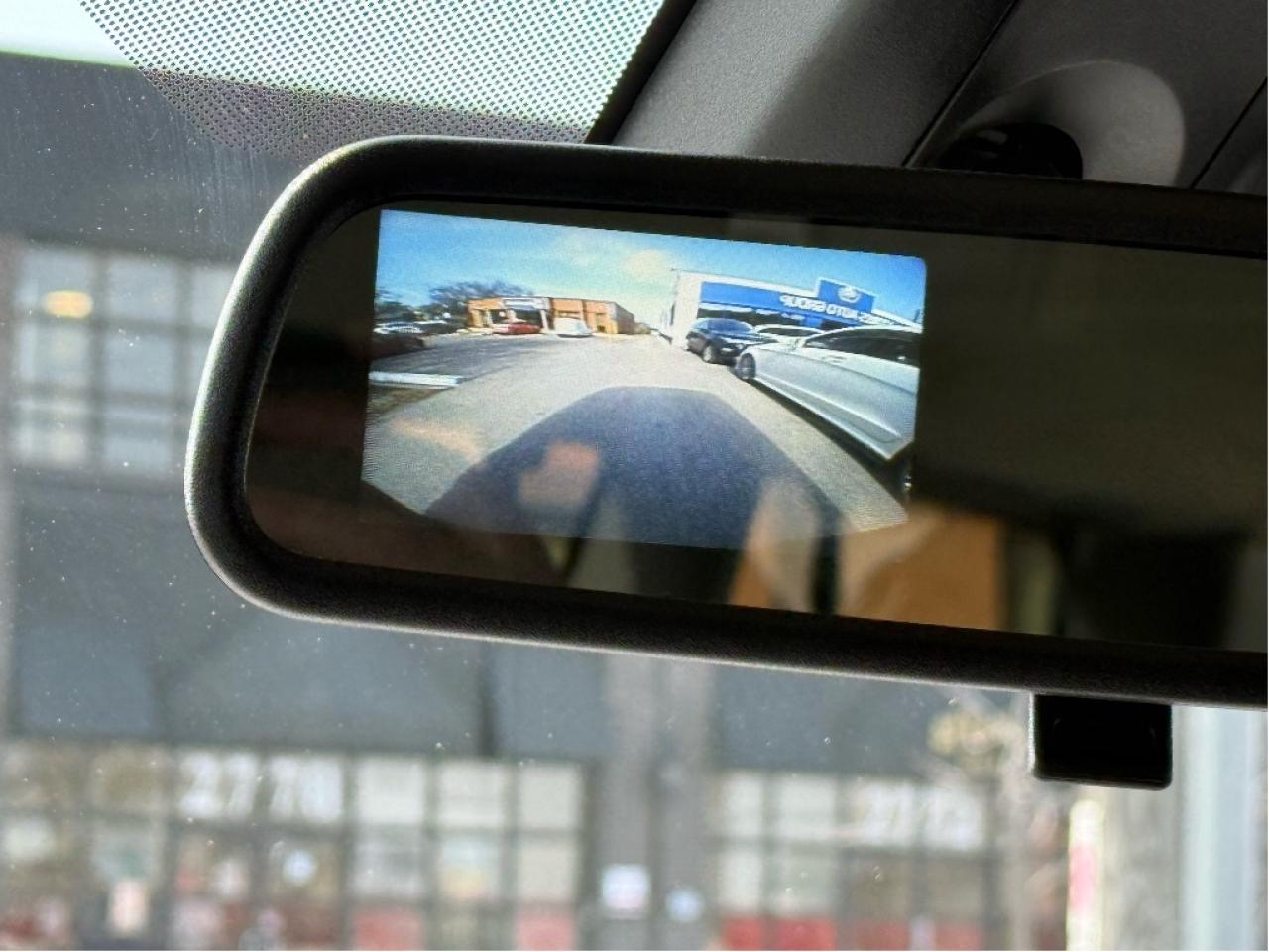 2023 GMC Savana Passenger 15 Passenger 3500 Only 28,928km Warranty Certified Photo