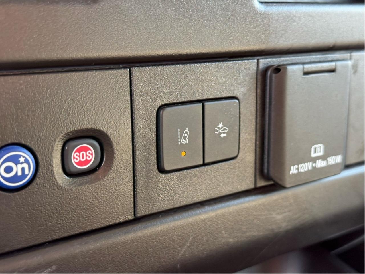 2023 GMC Savana Passenger 15 Passenger 3500 Only 28,928km Warranty Certified Photo