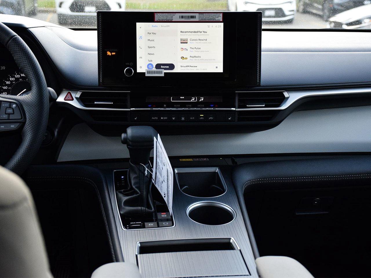 2025 Toyota Sienna LE Finance Discount $1500 Applied Photo