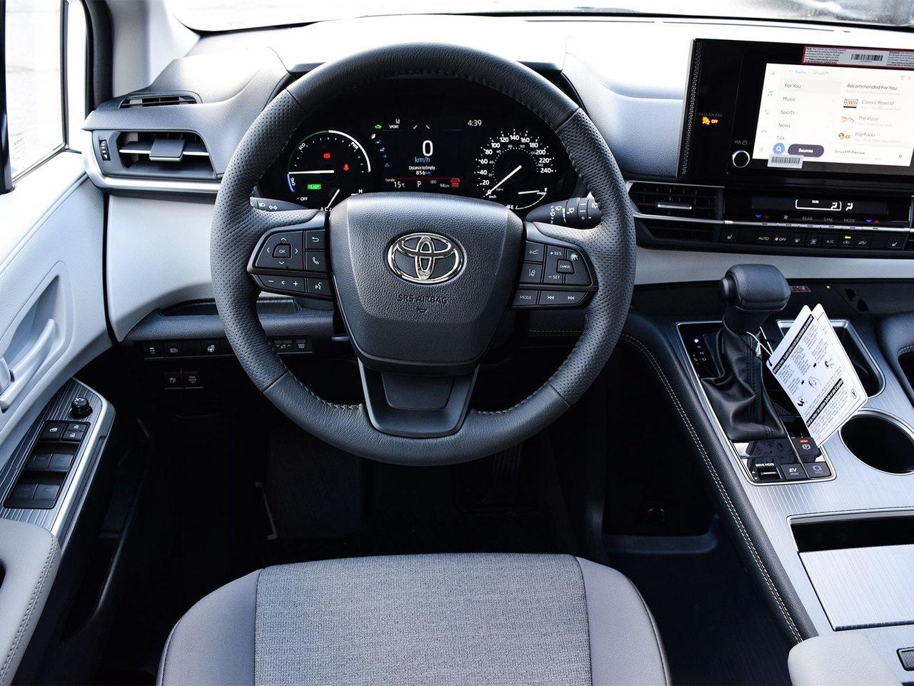 2025 Toyota Sienna LE Finance Discount $1500 Applied Photo