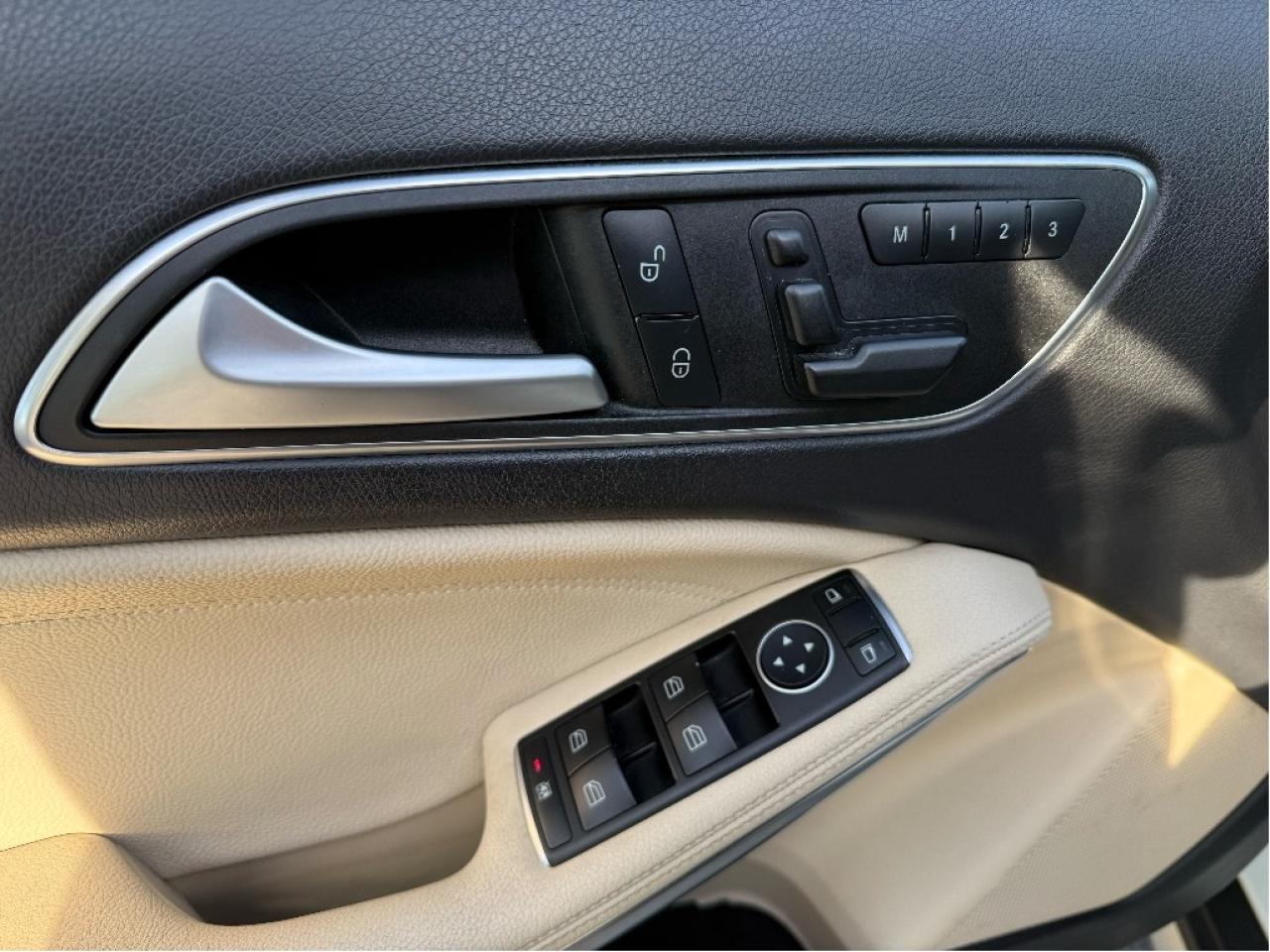 2017 Mercedes-Benz GLA GLA250 AMG Package LOW KMs FullyLoaded CleanCarfax Photo