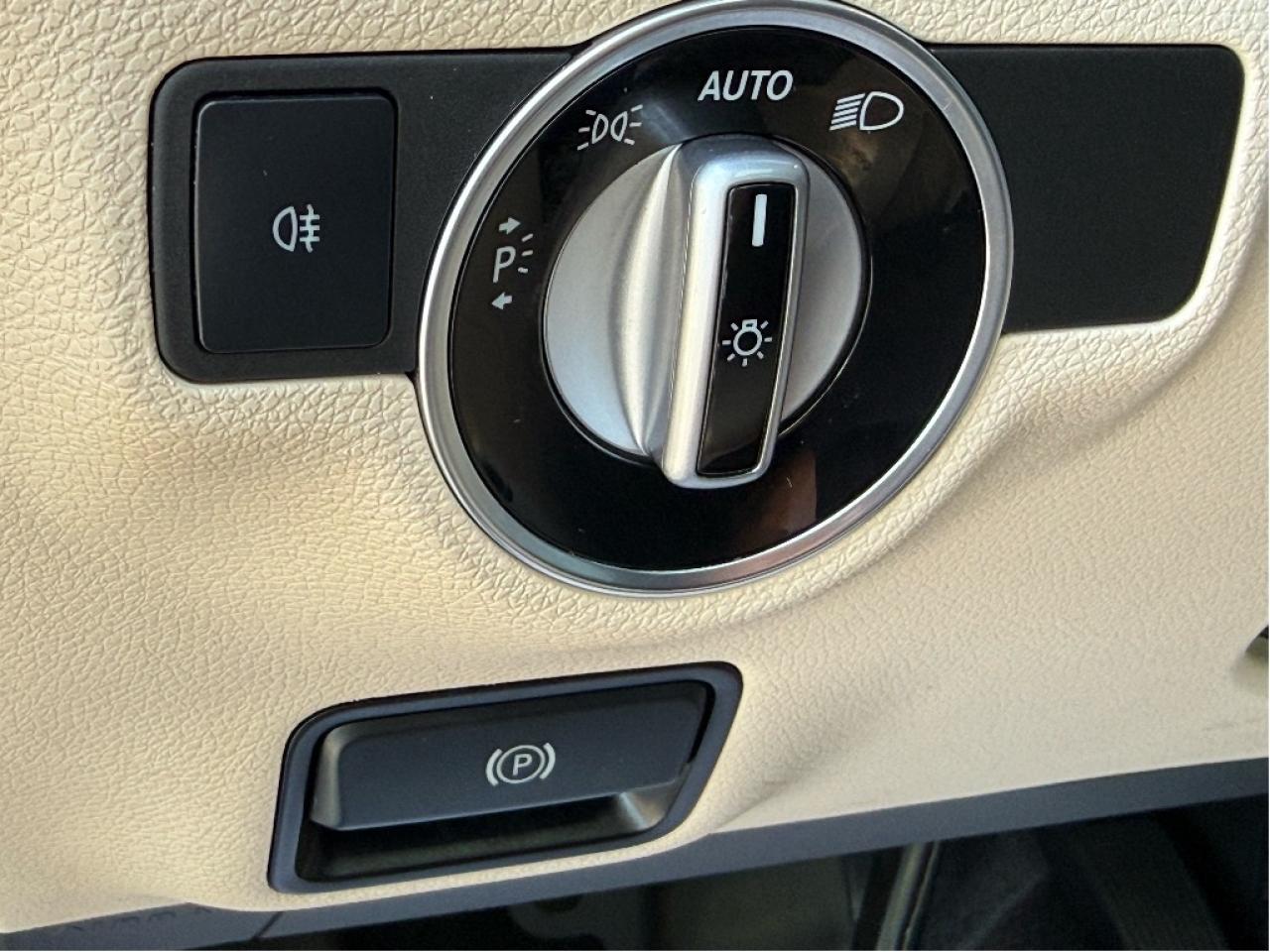 2017 Mercedes-Benz GLA GLA250 AMG Package LOW KMs FullyLoaded CleanCarfax Photo